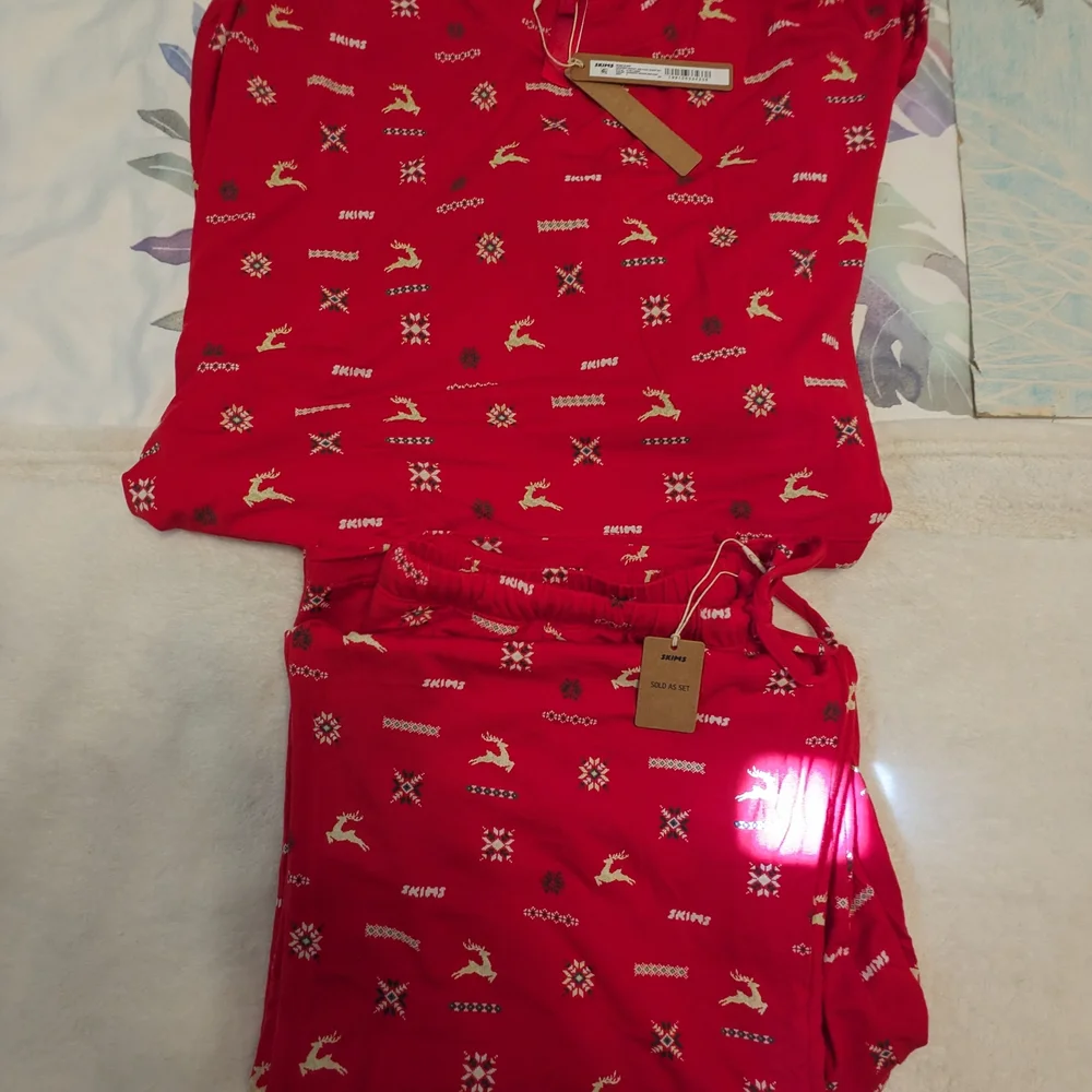 SKIMS Cropped Long Sleeved Holiday Cranberry Pajama Set - Picture 5 of 11